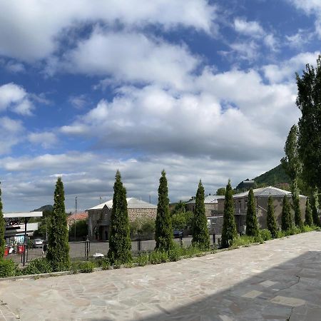 Yolyans Hotel Goris Esterno foto