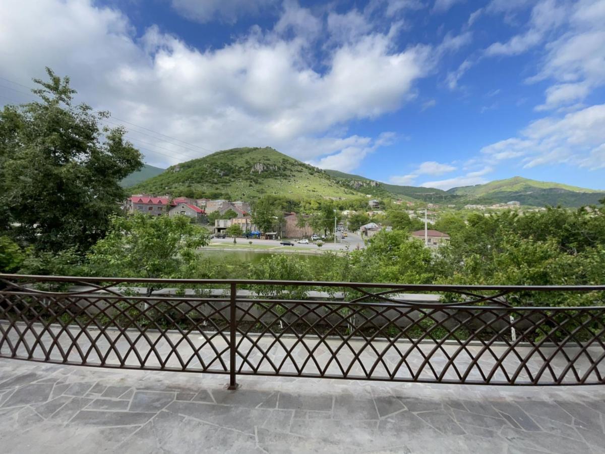 Yolyans Hotel Goris Esterno foto