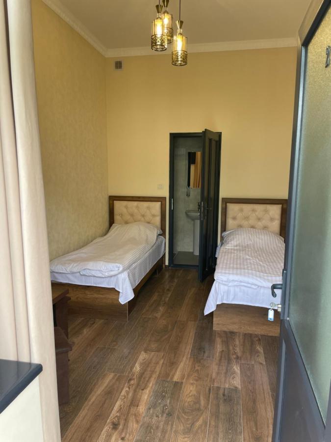 Yolyans Hotel Goris Esterno foto