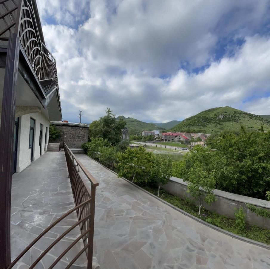 Yolyans Hotel Goris Esterno foto